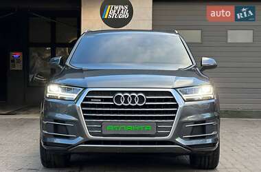 Позашляховик / Кросовер Audi Q7 2015 в 
