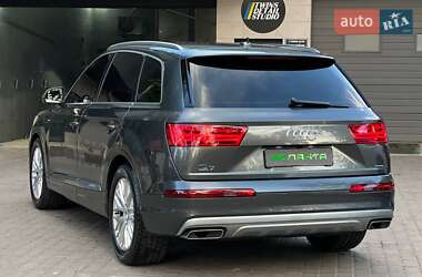 Позашляховик / Кросовер Audi Q7 2015 в 