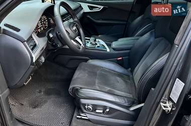 Позашляховик / Кросовер Audi Q7 2015 в 