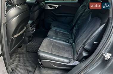 Позашляховик / Кросовер Audi Q7 2015 в 