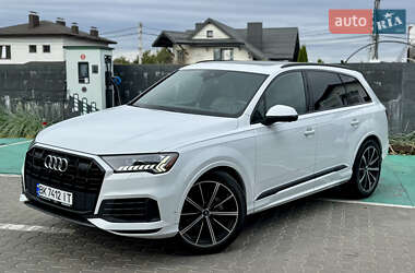 Позашляховик / Кросовер Audi Q7 2019 в Рівному