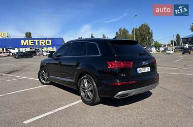 Внедорожник / Кроссовер Audi Q7 2016 в 