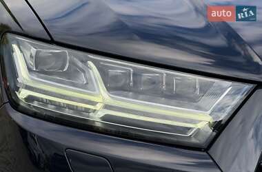 Внедорожник / Кроссовер Audi Q7 2016 в 
