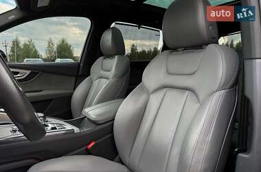 Внедорожник / Кроссовер Audi Q7 2016 в 