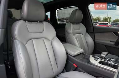 Внедорожник / Кроссовер Audi Q7 2016 в 