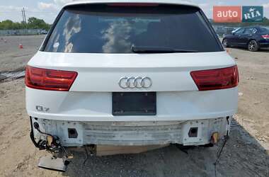 Внедорожник / Кроссовер Audi Q7 2018 в 