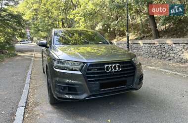 Внедорожник / Кроссовер Audi Q7 2018 в 