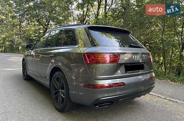Внедорожник / Кроссовер Audi Q7 2018 в 