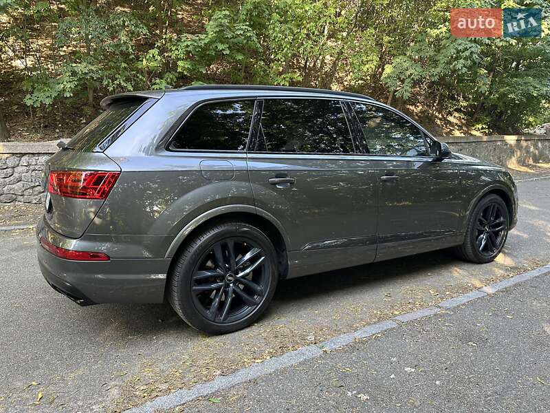 Позашляховик / Кросовер Audi Q7 2018 в Києві