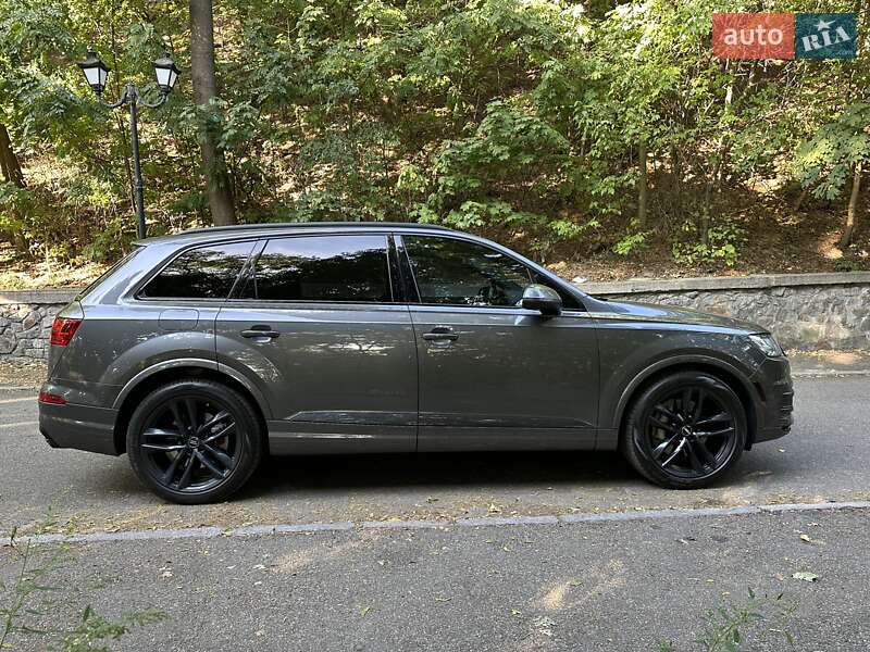 Позашляховик / Кросовер Audi Q7 2018 в Києві