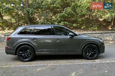 Внедорожник / Кроссовер Audi Q7 2018 в 
