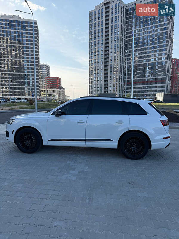 Позашляховик / Кросовер Audi Q7 2019 в Києві