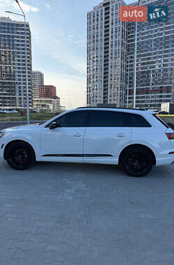 Позашляховик / Кросовер Audi Q7 2019 в 