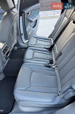 Позашляховик / Кросовер Audi Q7 2019 в 