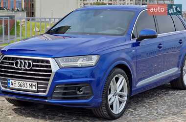 Внедорожник / Кроссовер Audi Q7 2017 в 