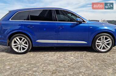 Внедорожник / Кроссовер Audi Q7 2017 в 