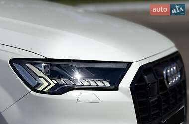 Внедорожник / Кроссовер Audi Q7 2022 в 