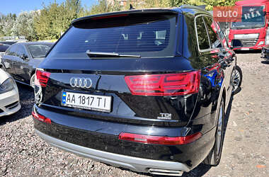 Позашляховик / Кросовер Audi Q7 2018 в 