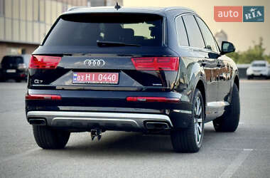 Позашляховик / Кросовер Audi Q7 2018 в 