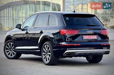 Позашляховик / Кросовер Audi Q7 2018 в 