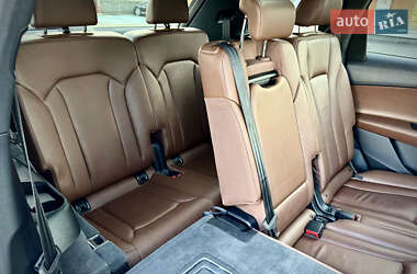 Позашляховик / Кросовер Audi Q7 2018 в 