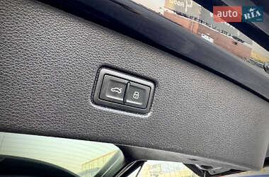 Позашляховик / Кросовер Audi Q7 2018 в 