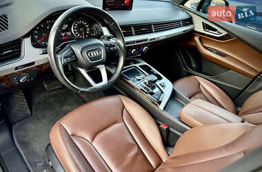 Позашляховик / Кросовер Audi Q7 2018 в 