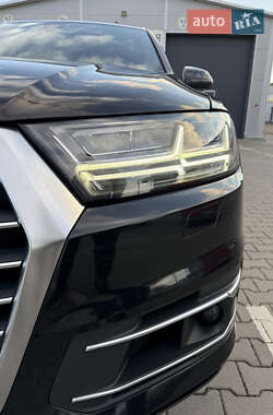 Внедорожник / Кроссовер Audi Q7 2016 в 