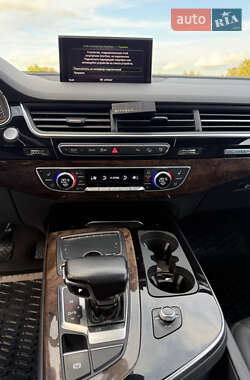 Внедорожник / Кроссовер Audi Q7 2016 в 