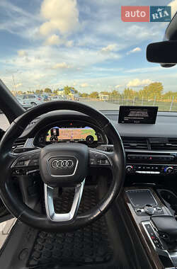 Внедорожник / Кроссовер Audi Q7 2016 в 