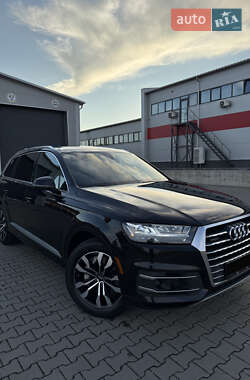 Внедорожник / Кроссовер Audi Q7 2016 в 