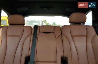 Позашляховик / Кросовер Audi Q7 2021 в 