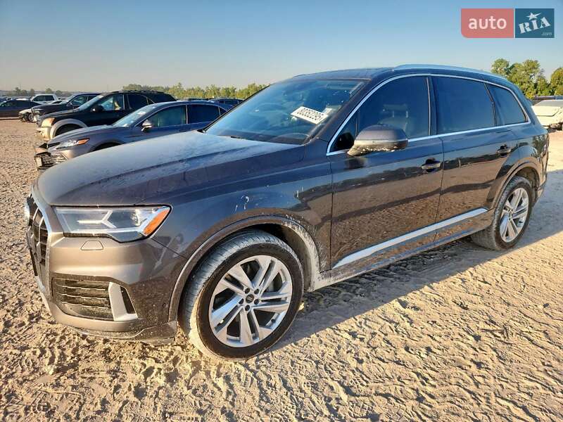 Внедорожник / Кроссовер Audi Q7 2020 в 