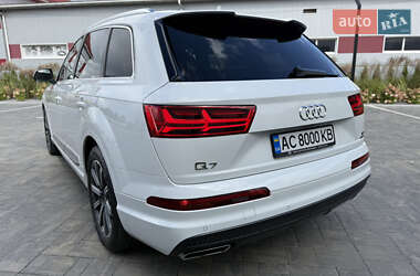 Внедорожник / Кроссовер Audi Q7 2016 в 