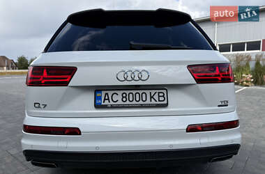Внедорожник / Кроссовер Audi Q7 2016 в 