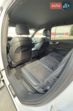 Внедорожник / Кроссовер Audi Q7 2016 в 