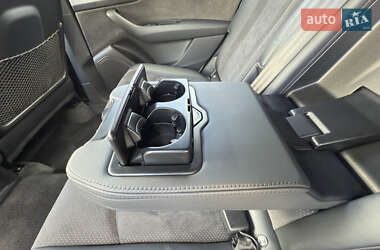 Внедорожник / Кроссовер Audi Q7 2016 в 