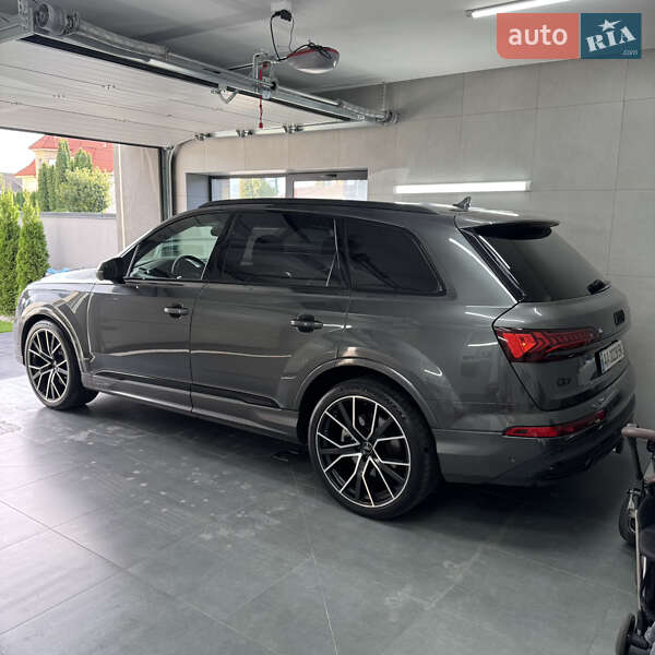 Позашляховик / Кросовер Audi Q7 2020 в 