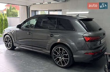 Позашляховик / Кросовер Audi Q7 2020 в 
