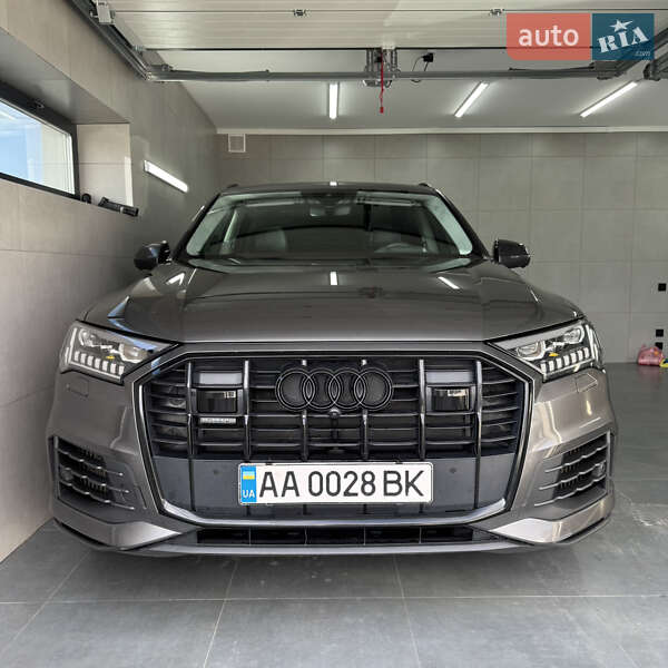 Позашляховик / Кросовер Audi Q7 2020 в Рівному