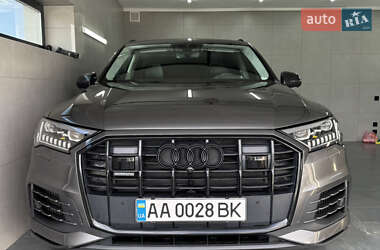 Позашляховик / Кросовер Audi Q7 2020 в 
