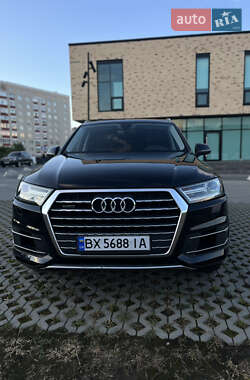 Позашляховик / Кросовер Audi Q7 2016 в 