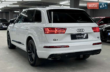 Внедорожник / Кроссовер Audi Q7 2016 в 