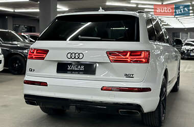 Внедорожник / Кроссовер Audi Q7 2016 в 