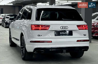 Внедорожник / Кроссовер Audi Q7 2016 в 