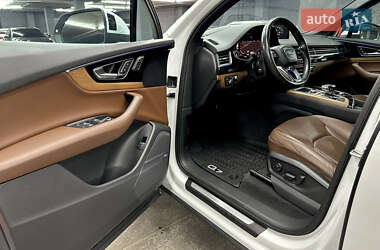 Внедорожник / Кроссовер Audi Q7 2016 в 