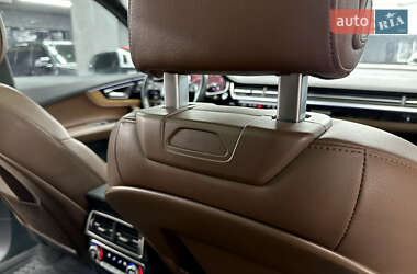 Внедорожник / Кроссовер Audi Q7 2016 в 