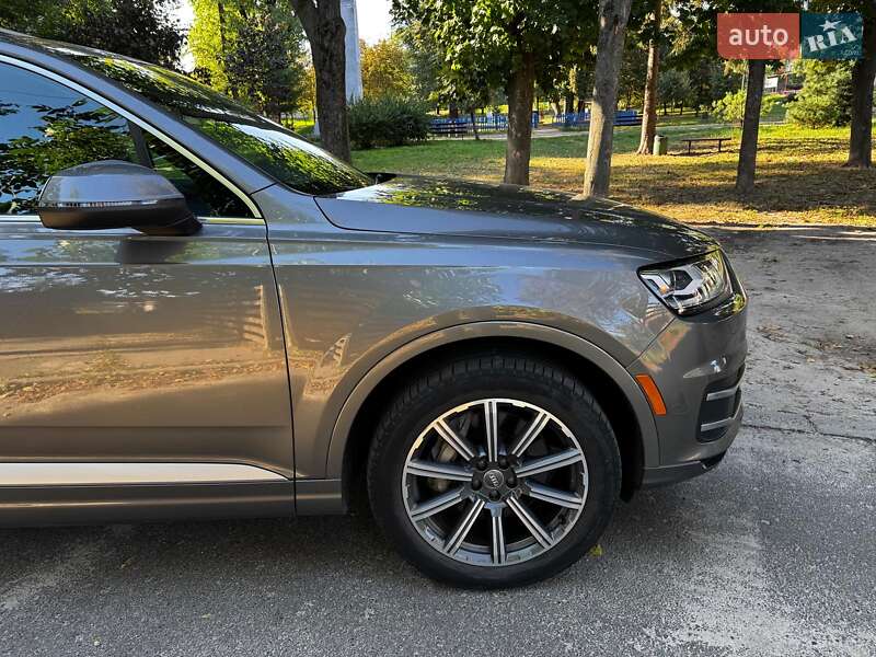 Позашляховик / Кросовер Audi Q7 2016 в Києві