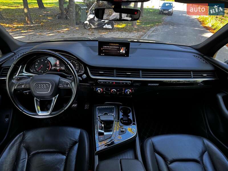 Позашляховик / Кросовер Audi Q7 2016 в Києві