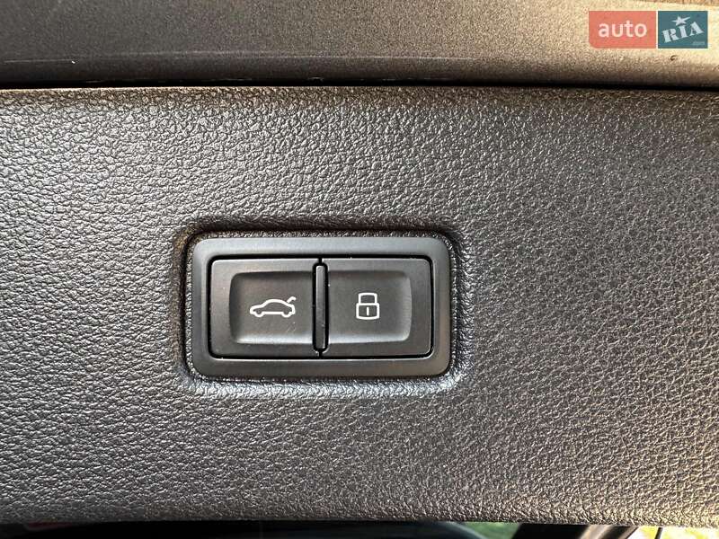 Позашляховик / Кросовер Audi Q7 2016 в Києві